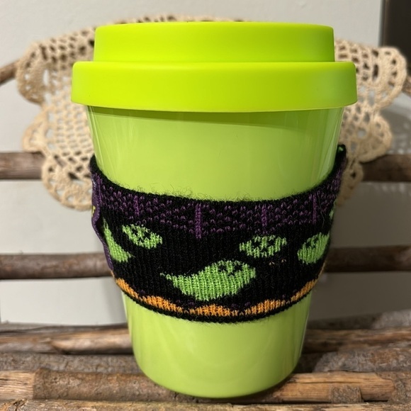 DW HOME CANDLE ZOMBIE EXPRESSO HALLOWEEN ELECTRIC GREEN RICHLY SCENTED NEW - Picture 2 of 10